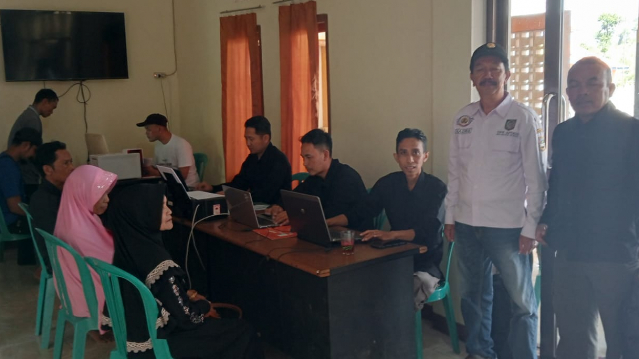 Pelayanan Administrasi Kependudukan dari Disdukcapil Kabupaten Bandung Barat di Desa Cicadas