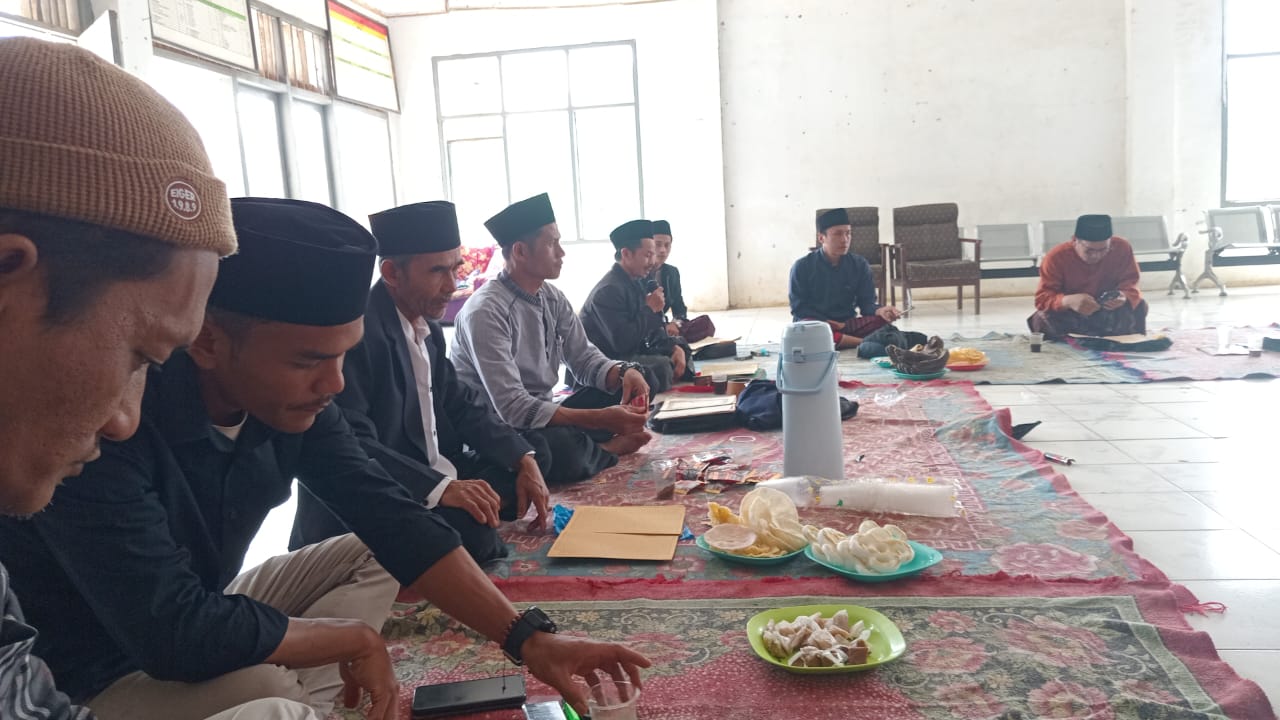 Pelaksanaan Syahriahan dan Halal Bihalal Pengurus MUI Desa Cinengah