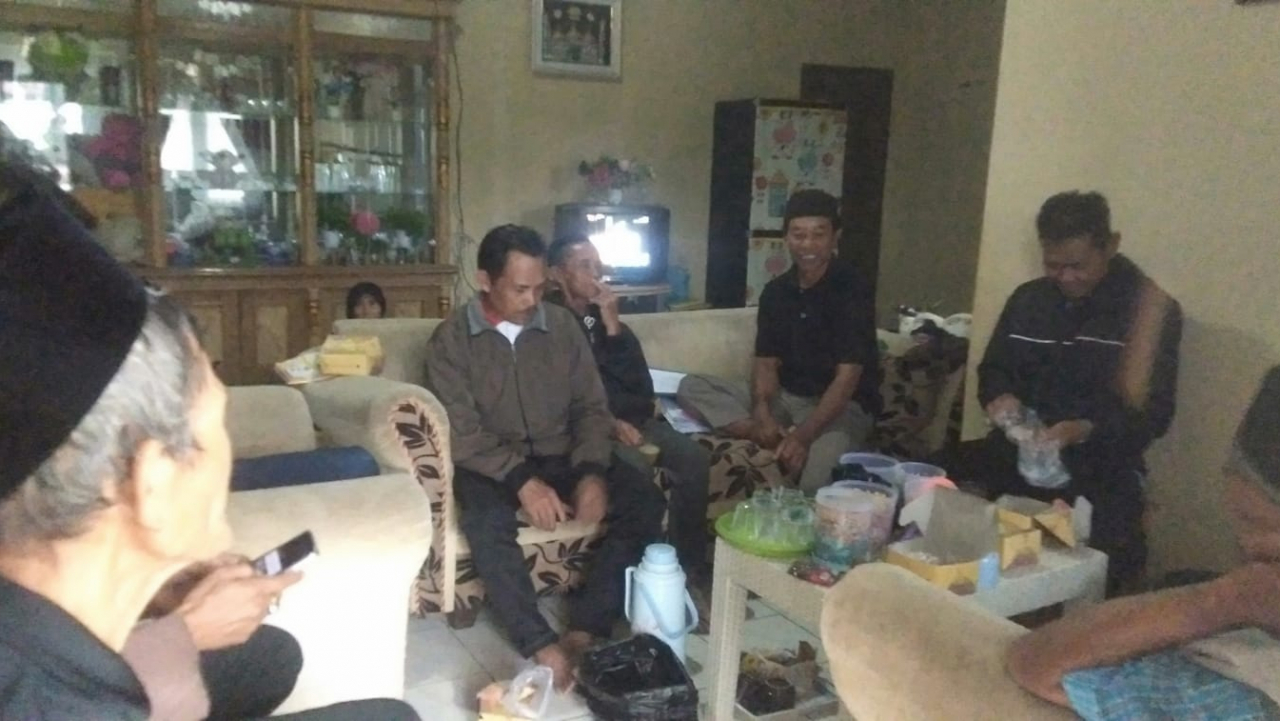 Musyawarah Persiapan Pembangunan Kirmir Saluran Air di RT 002 RW 002