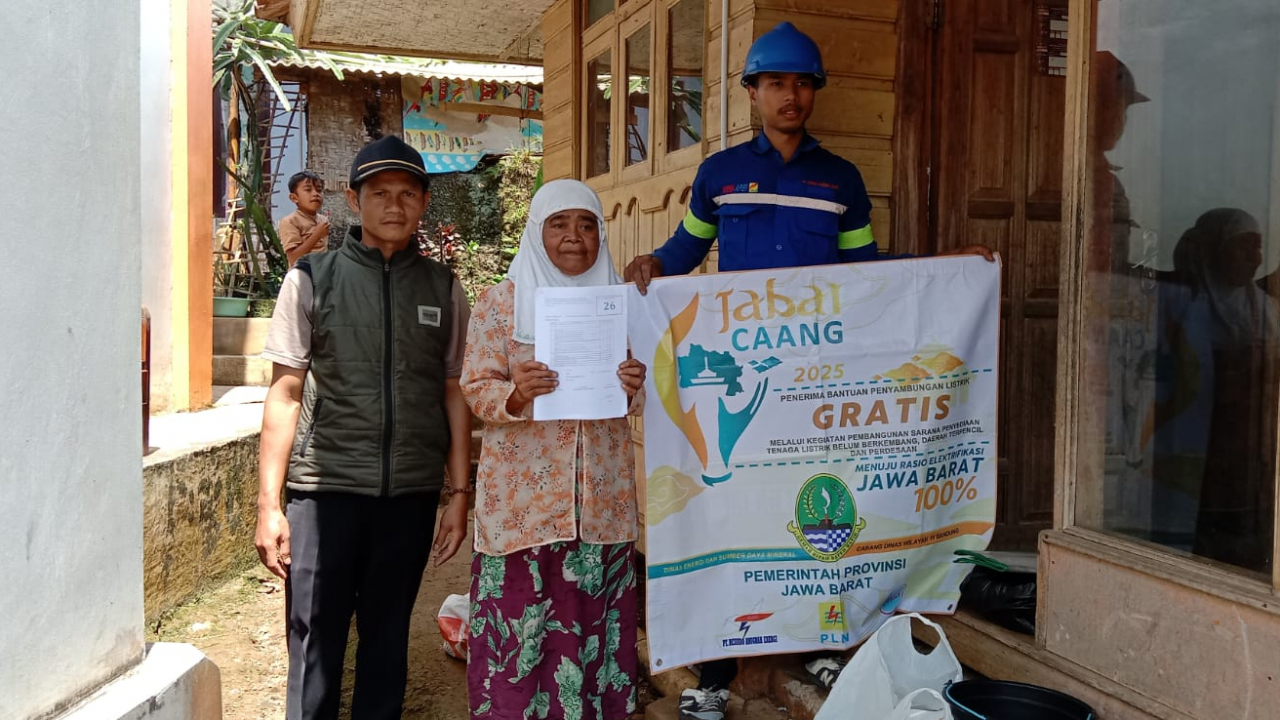 Listrik Perdesaan (Lisdes) Menyala di 107 Rumah Warga Desa Cinengah