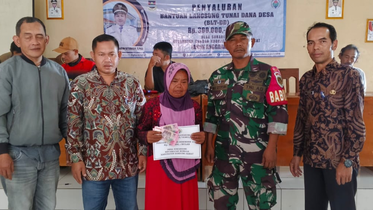 BLT Dana Desa Triwulan IV Disalurkan, 43 KPM di Desa Sukaresmi Terima Bantuan Langsung