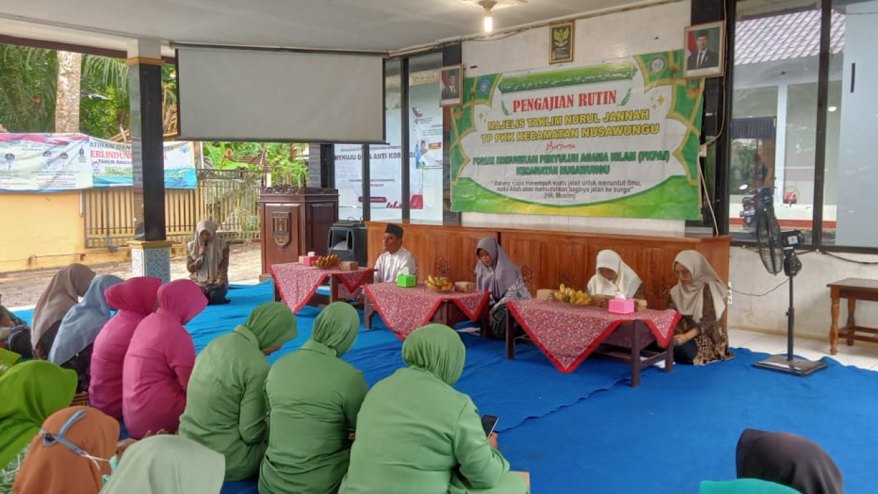 Pengajian Rutin PKK Nusawungu Digelar di Desa Sikanco