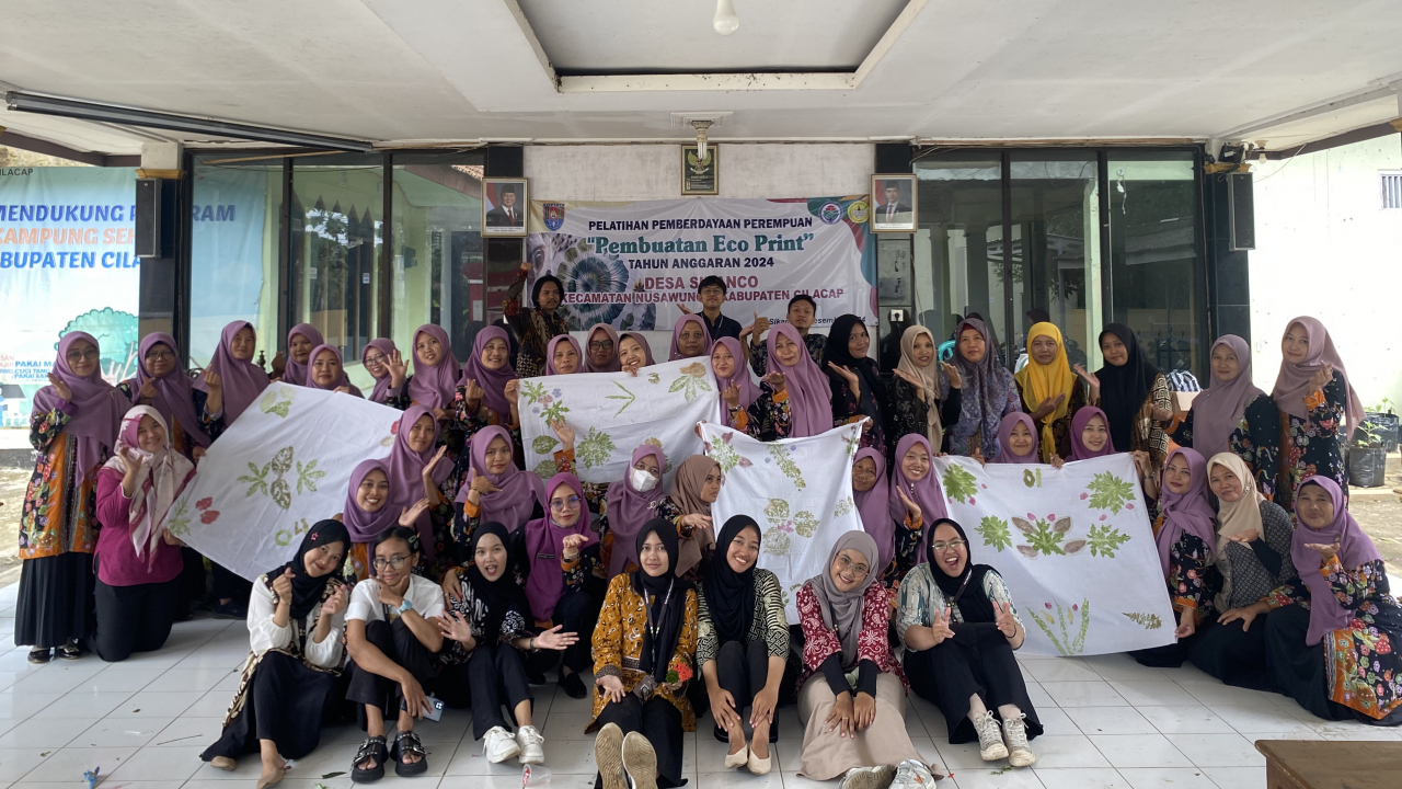 Pelatihan Ecoprint bagi Ibu PKK Desa Sikanco