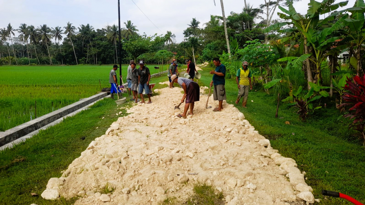 Pembangunan Jalan Semar di Dusun Warureja Resmi Dimulai, Tahap Awal Dimulai dengan Pengurugan Badan Jalan