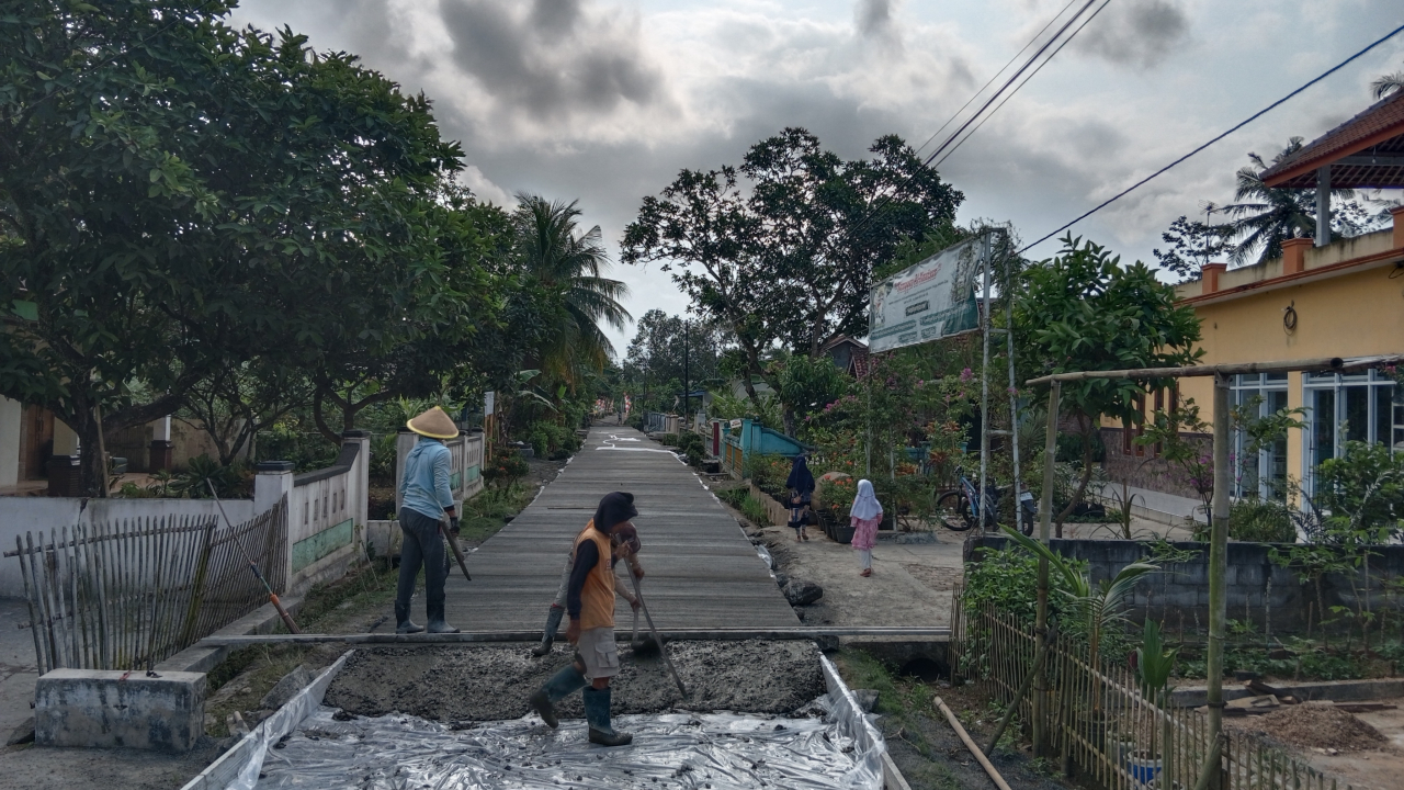 Peningkatan Infrastruktur Jalan Desa Karangreja dengan Rabat Beton