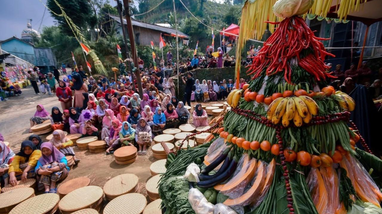 Meriahnya Grebeg Suro di Desa Pegundungan