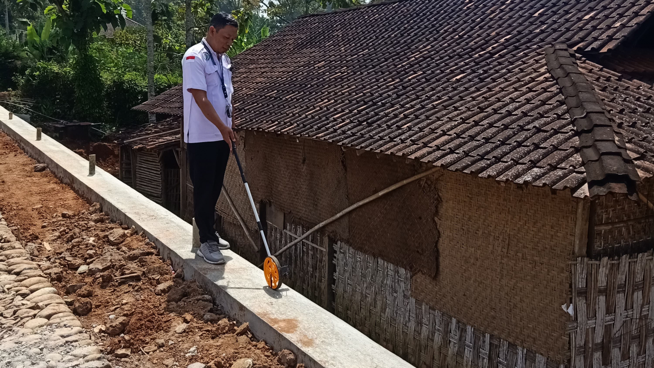 Evaluasi dan Monitoring Pembangunan Talud Jalan di Dusun Wonosari