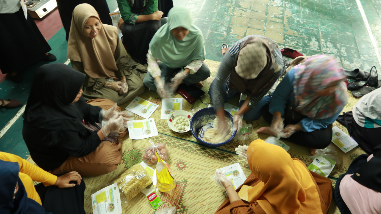 Pemerintah Desa Sedayu Dukung Kesehatan Ibu dan Anak : Selenggarakan Pelatihan Pembuatan PMT Gizi Seimbang