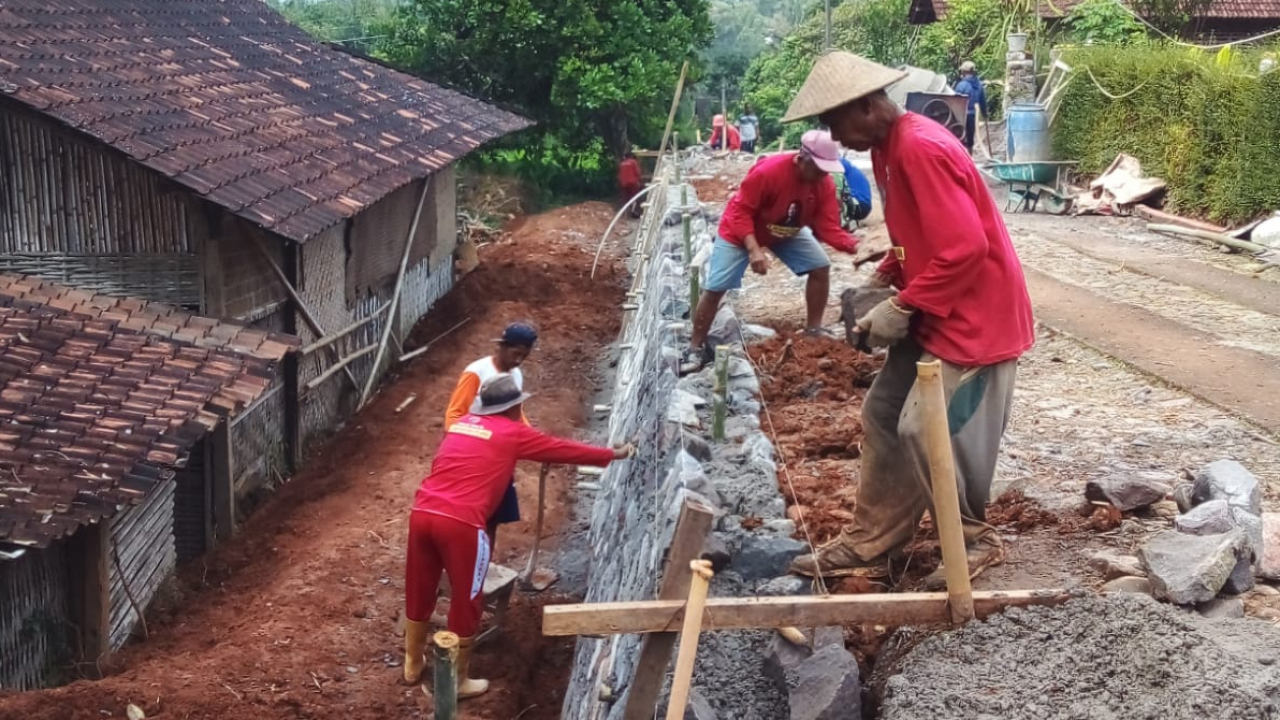 Pembangunan Infrastruktur Desa Tahun Anggaran 2025, dimulai dari Pembangunan Talud Jalan