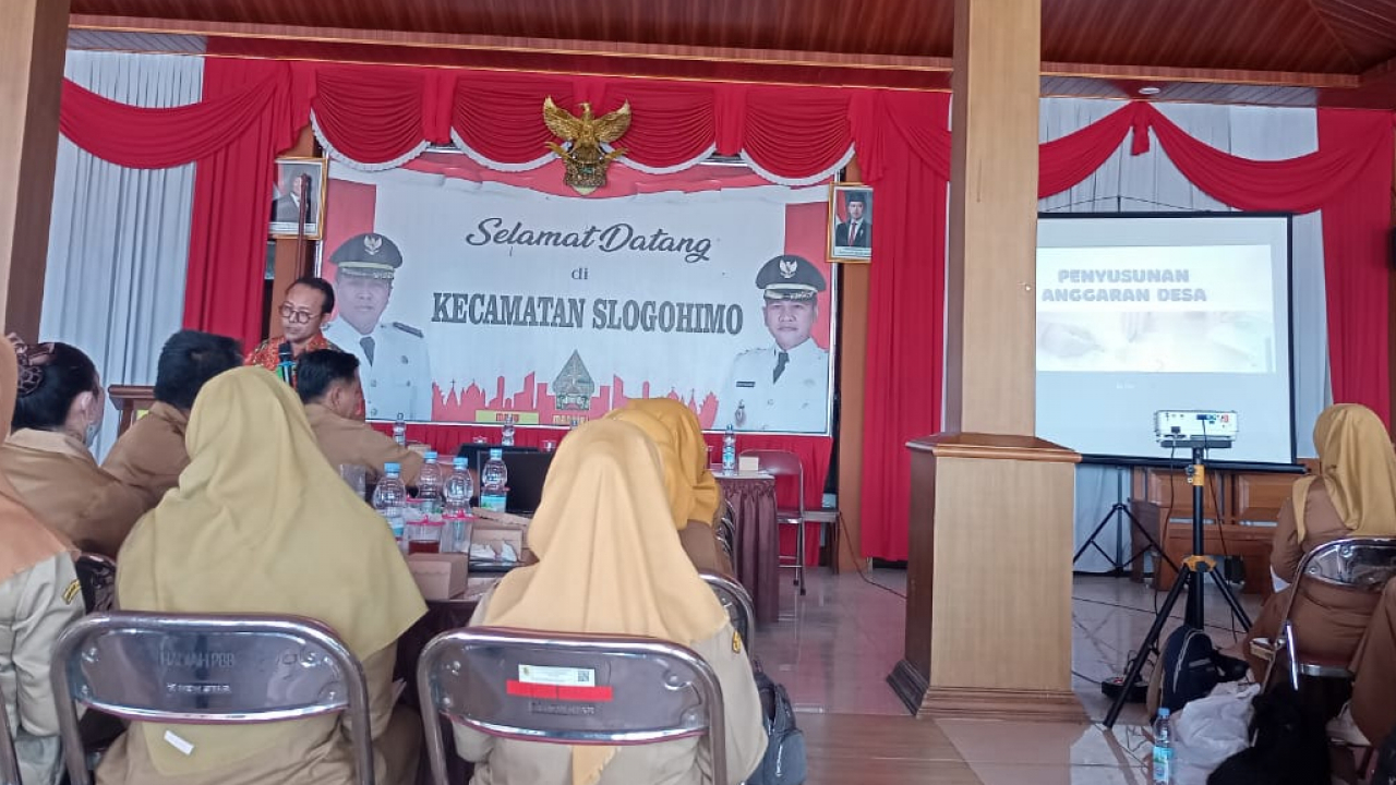 Rapat Koordinasi Pembahasan Kebijakan APBDesa Tahun 2025 di Kecamatan Slogohimo