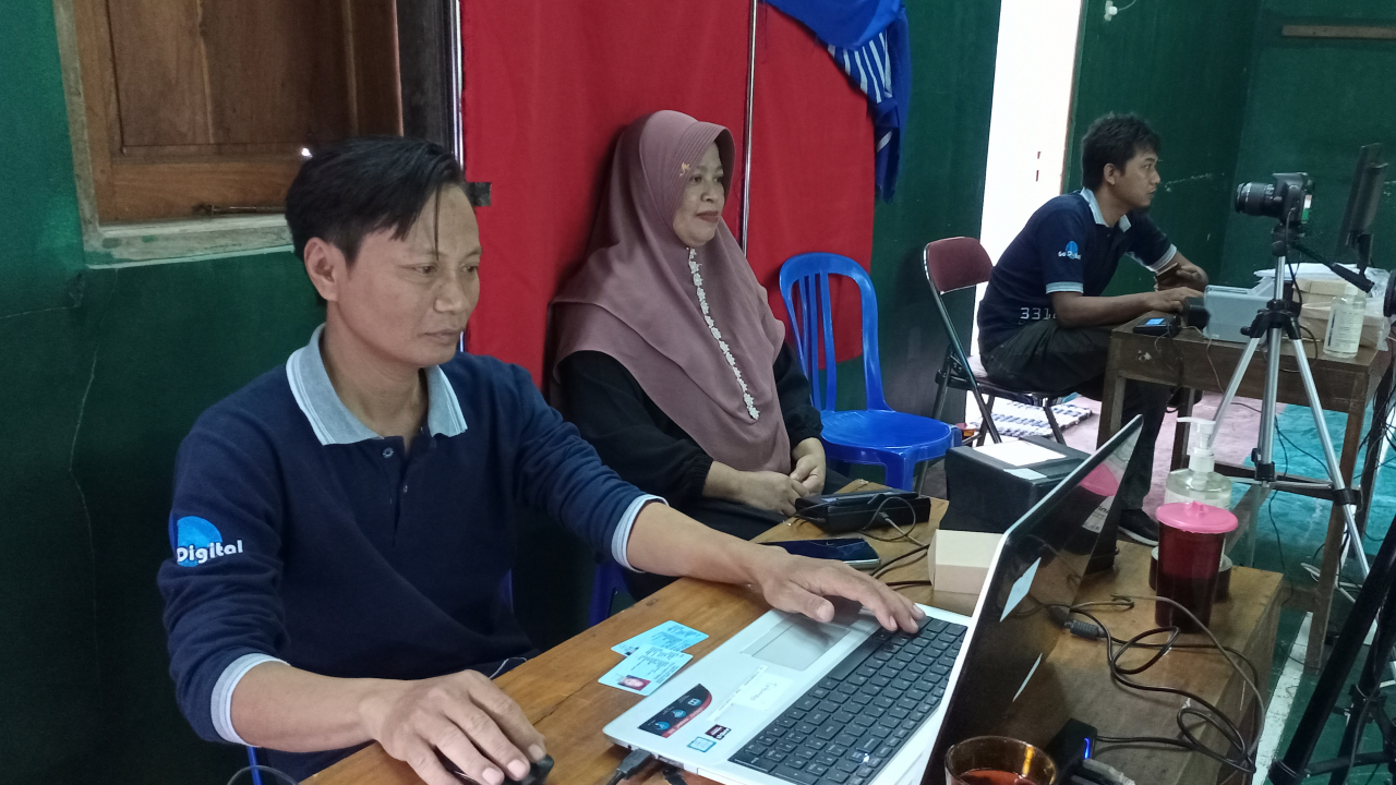Jemput Bola Pelayanan Adminduk Disdukcapil Kabupaten Wonogiri di Desa Sedayu Disambut Antusias Warga