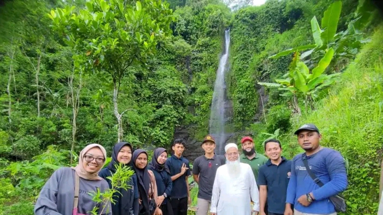 KIYAI BUKU Waterfall
