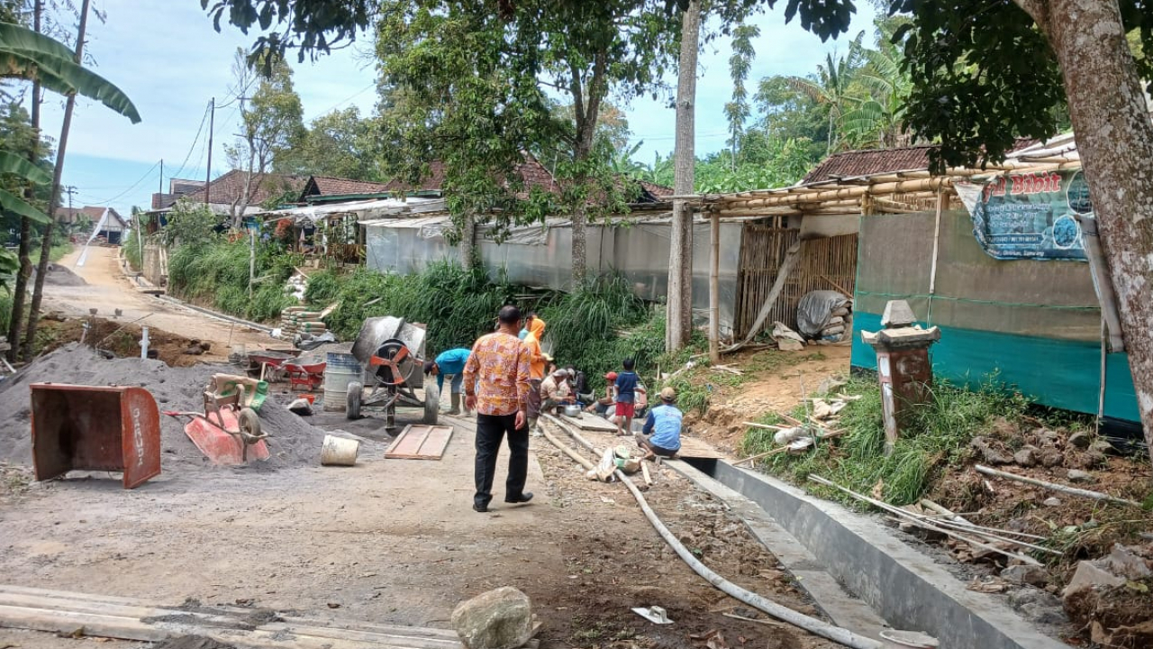 PROGRES PEMBANGUNAN DRAINASE DUSUN SANGGAR
