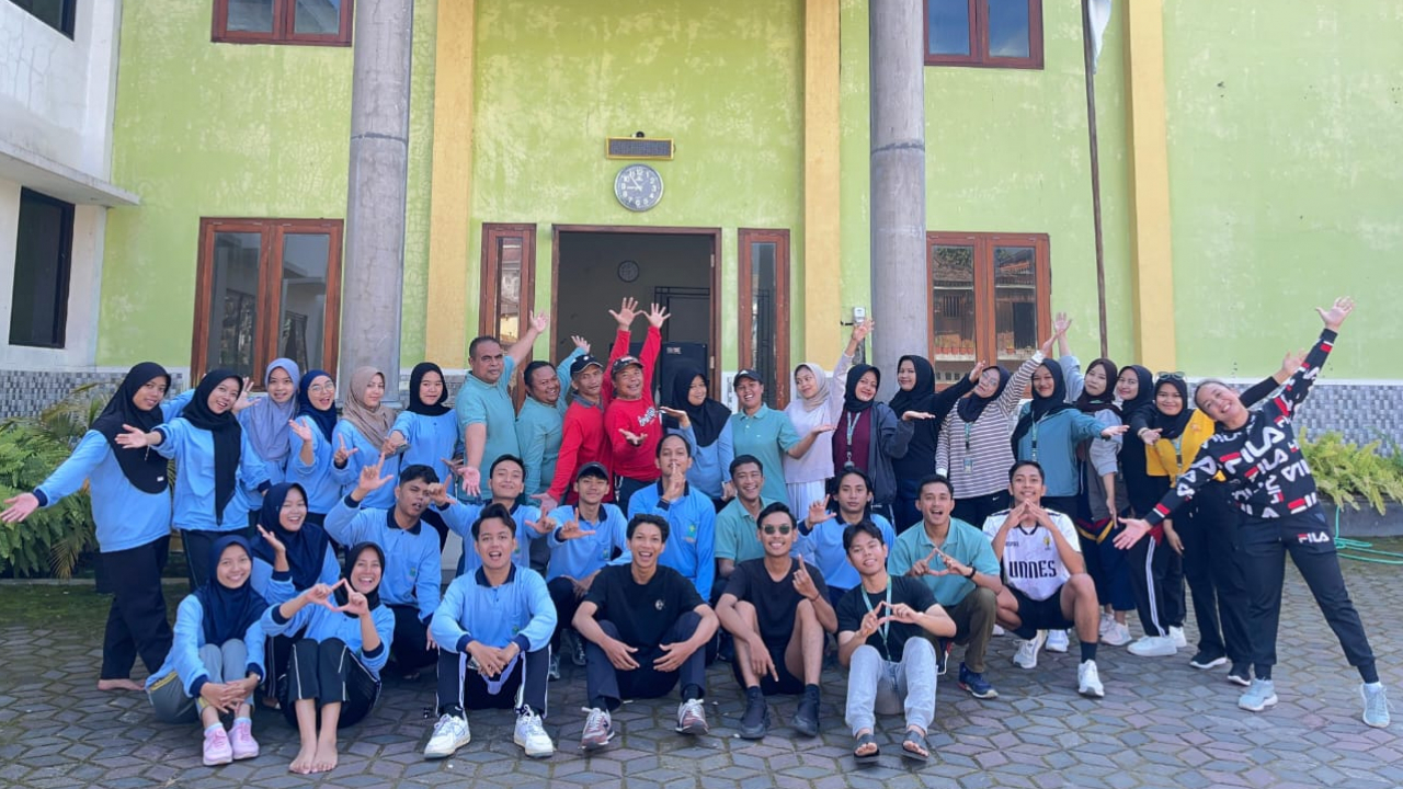 SENAM RUTIN DESA BATUR BERSDAMA KKN DARI BERBAGAI UNIVERSITAS