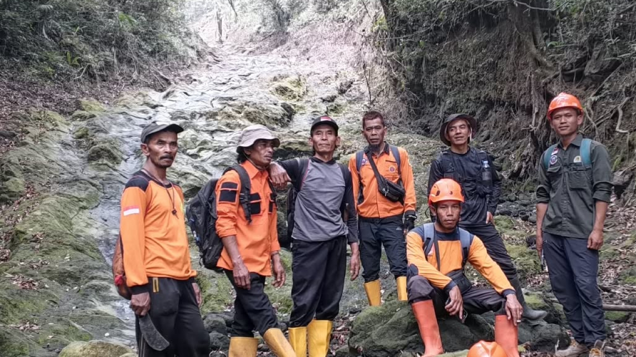 Tingkatkan Kesiapsiagaan Musim Penghujan, Pemdes Jurangmangu Gelar Kegiatan Susur Sungai Bersama Tim Gabungan