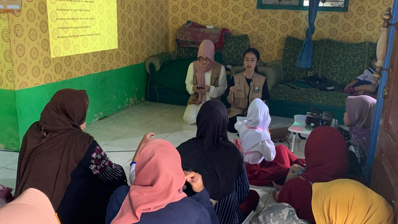 Sosialisasi Stunting oleh Tim KKN Universitas Jenderal Soedirman di Desa  Cawet, Pemalang