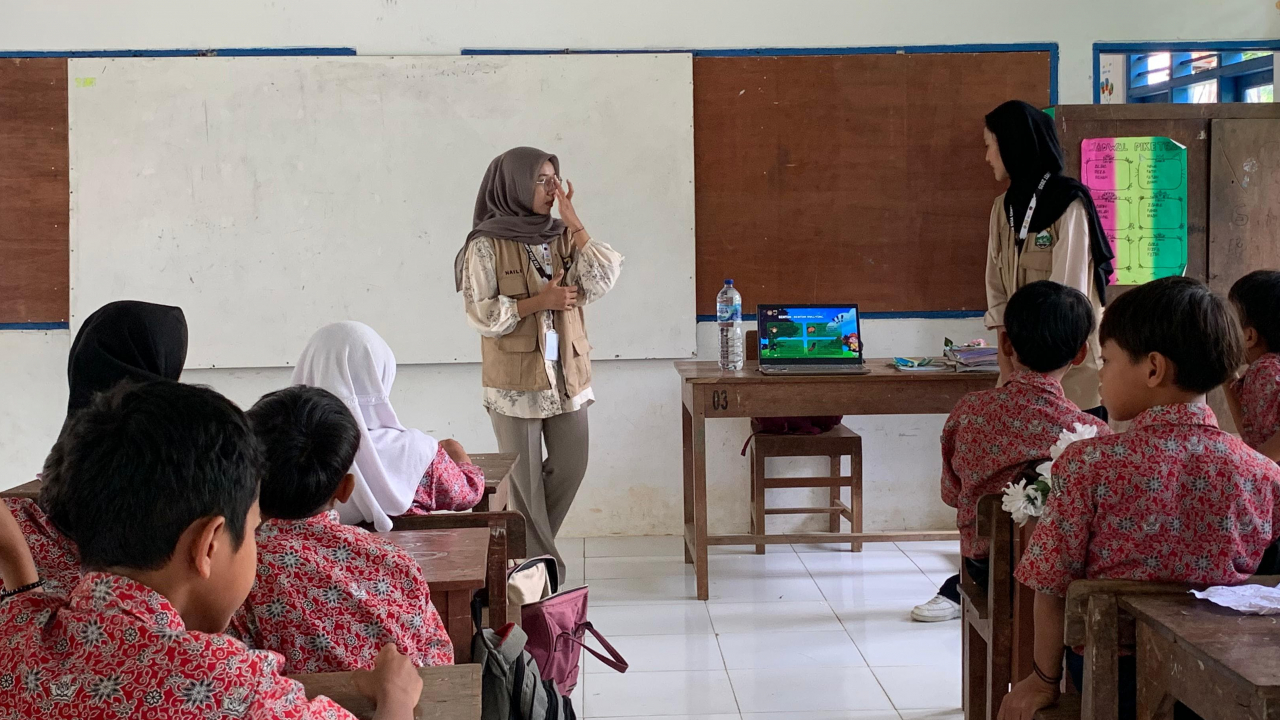 Edukasi Sehat: Mahasiswa KKN Unsoed Sosialisasikan Pentingnya Makanan Bergizi di SDN 2 Cawet