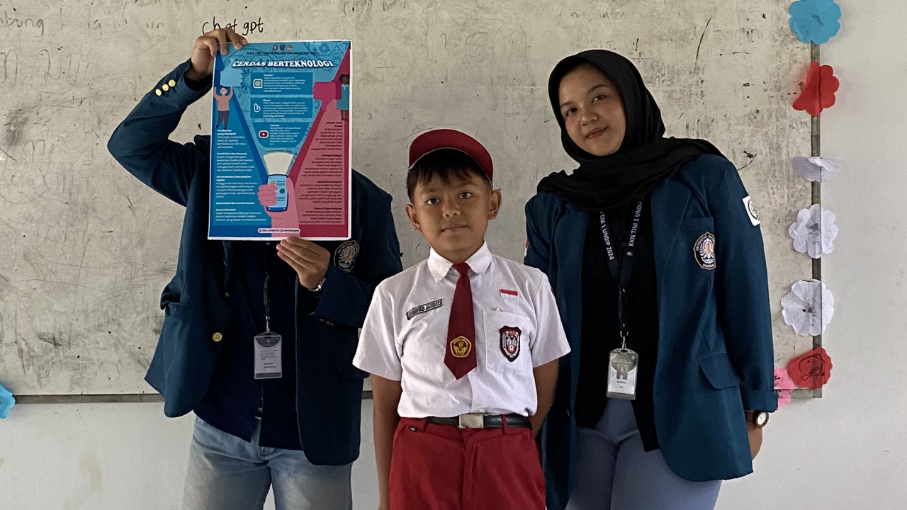 Cerdas Teknologi sejak dini! Mahasiswa UNDIP ajak anak- anak untuk Cerdas Berteknologi dan Bijak Bermedia