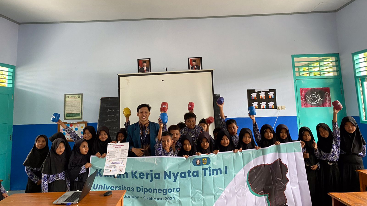 YUK Menabung Mulai Sekarang!! Mahasiswa KKN Undip Ajak Siswa SD untuk Menabung Sejak Dini