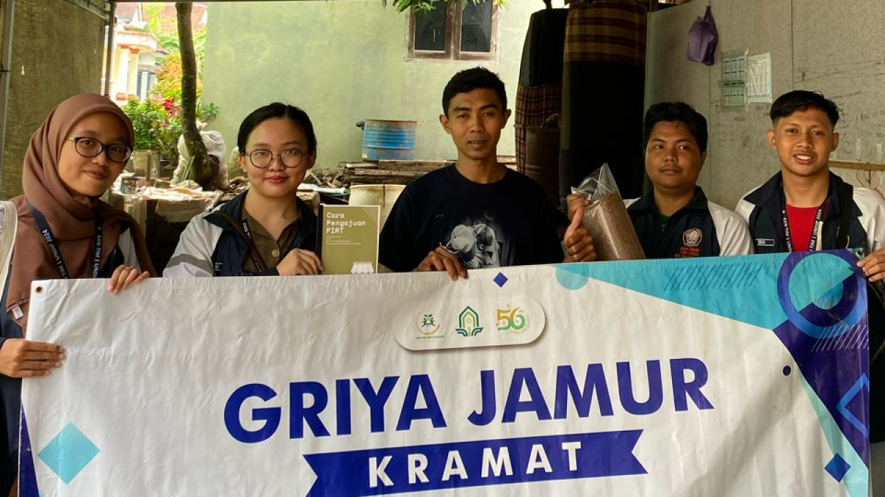 Dorong UMKM Budidaya Jamur, Mahasiswa KKN Undip Berikan Sosialisasi Pengenalan Prosedur Perizinan Pangan PIRT