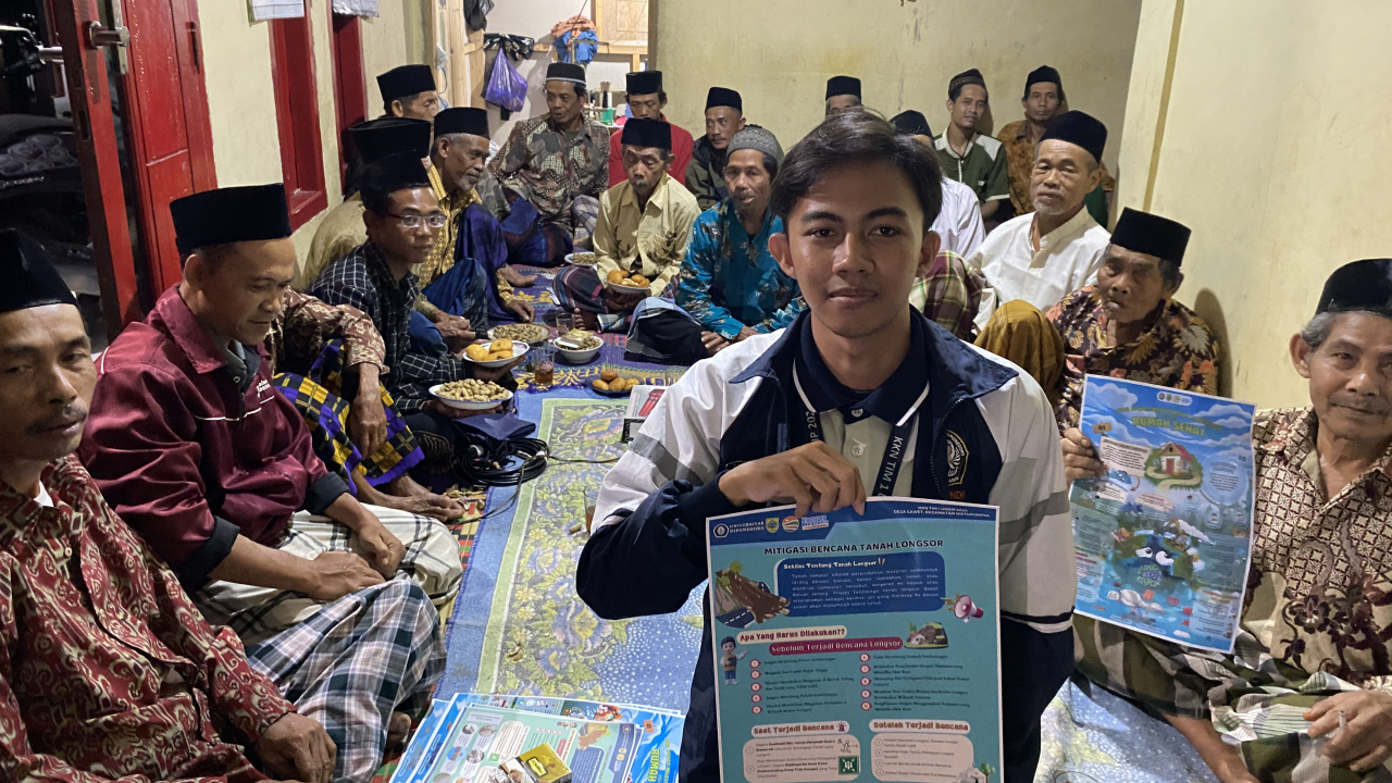 Menuju Desa Cawet Tangguh Bencana! Mahasiswa KKN Tim 1 Undip 2024 Mengajak Masyarakat Desa Cawet untuk Memitigasi Bencana Longsor dengan Pendekatan Aspek dan Literasi Geospasial