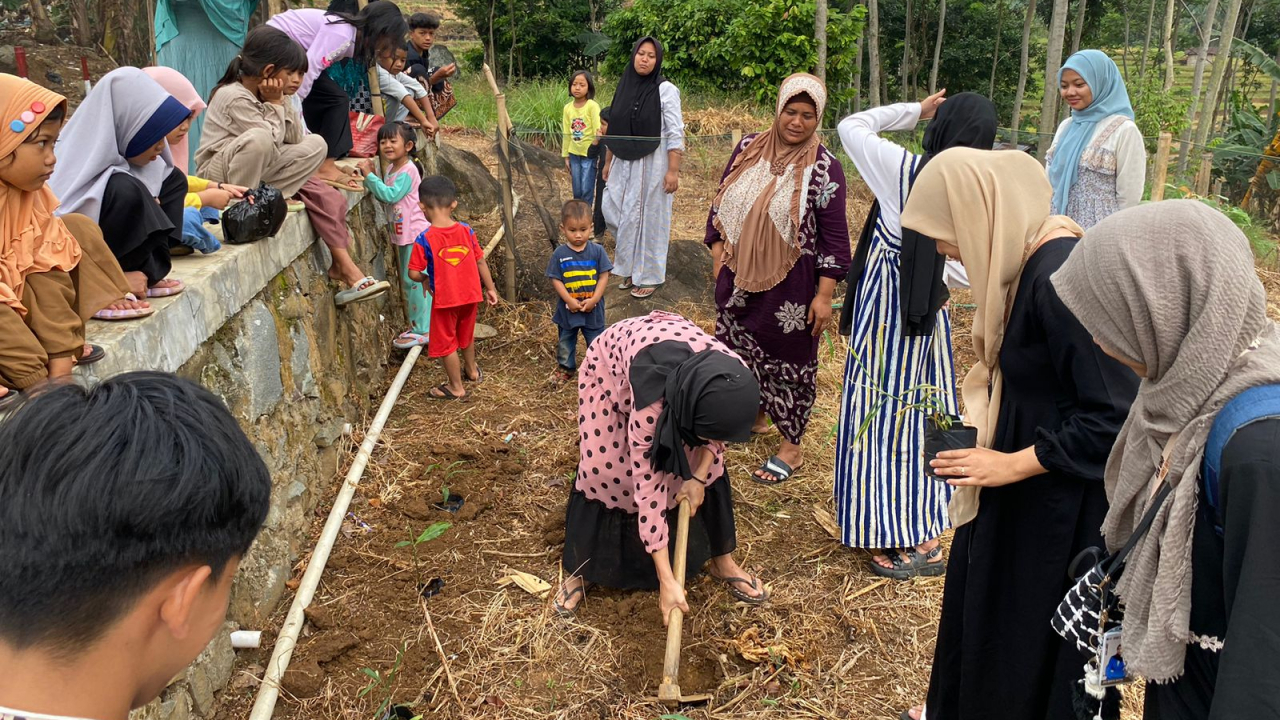 Mahasiswa KKN UMP 2024 Ajak Warga Desa Cawet Budayakan Penanaman Tanaman TOGA untuk Peningkatan Kesehatan dan Kemandirian