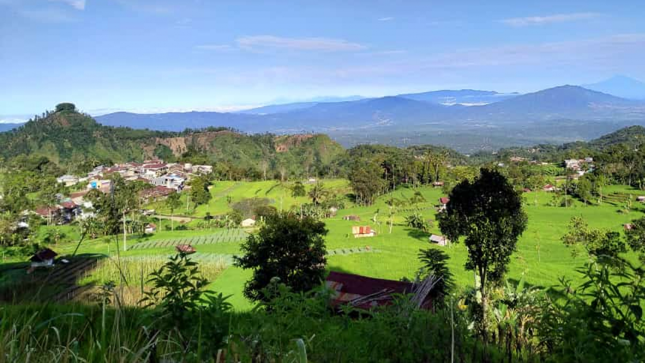POTENSI ALAM YANG INDAH DAN SUBUR UNTUK PENGEMBANGAN PARIWISATA,PERTANIAN DAN PETERNAKAN