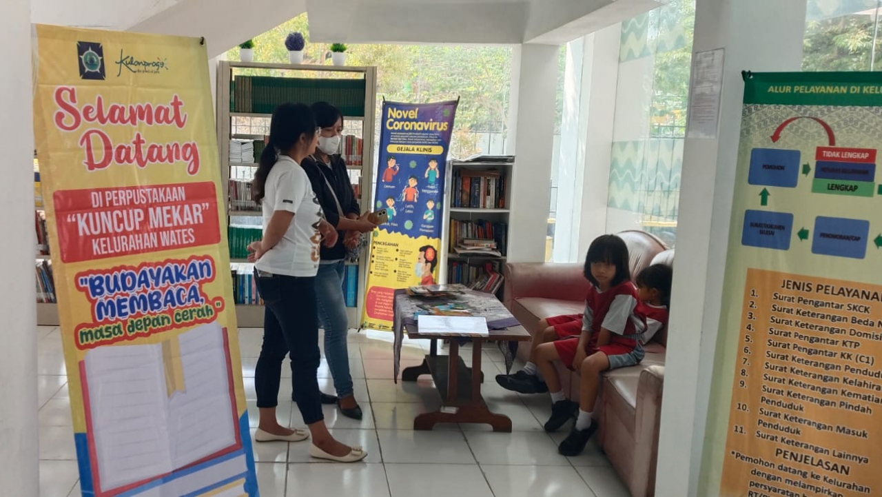 Kunjungan Anak SD Kanisius di Perpustakaan "Kuncup Mekar" Kelurahan Wates