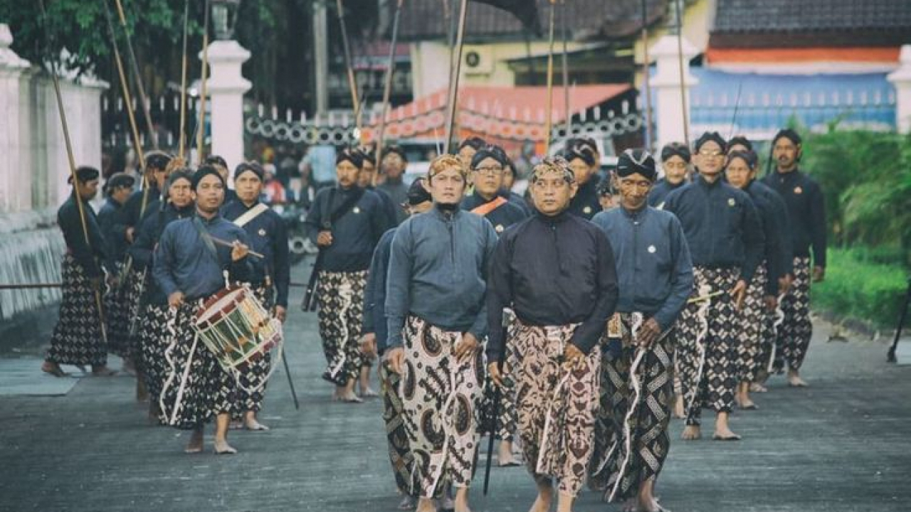 Pendidikan dan Kelembagaan