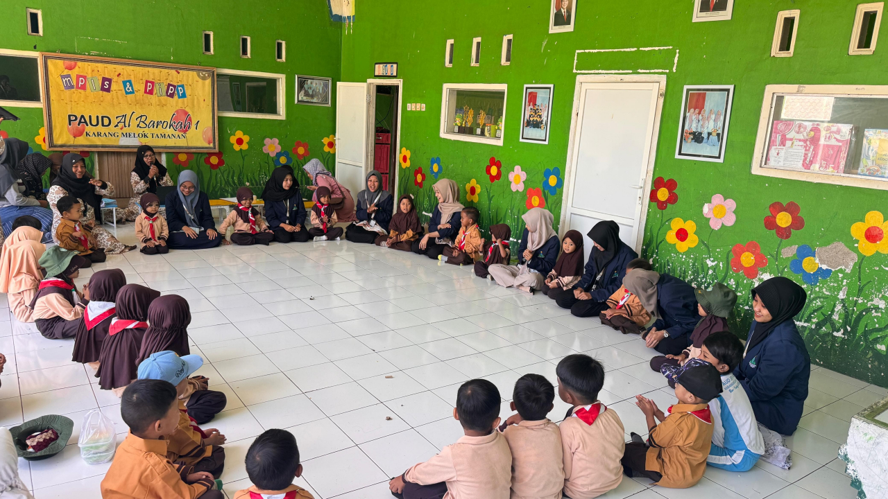 Hari Ke - 8 : Mahasiswa KKN UIN Khas Jember Melaksanakan Kunjungan ke PAUD Al - Barokah 1