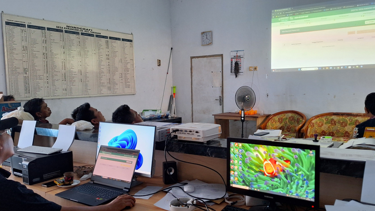 Desa Karang Melok Go Digital: Pelatihan dan Inovasi Pelayanan Publik