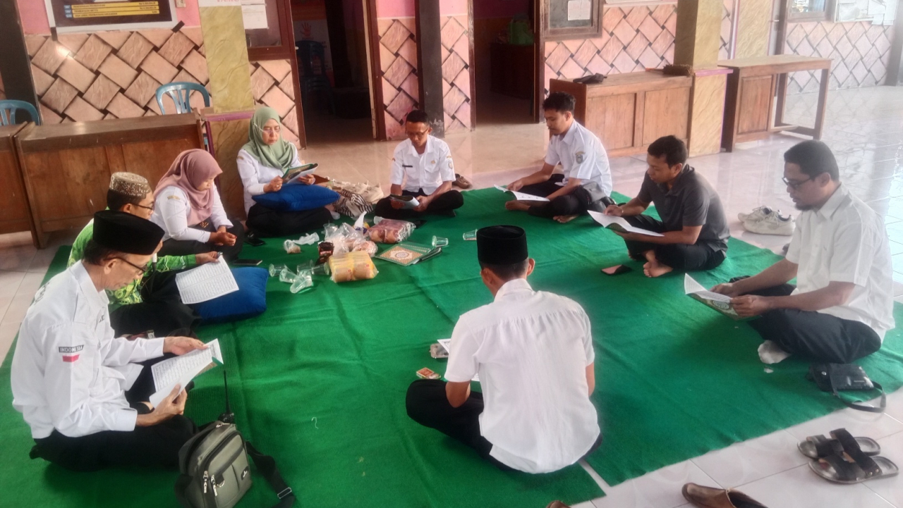 Khotmil Qur'an Meriahkan Peringatan Harjakasi ke-207 dan HUT ke-80 RI di Desa Jatibanteng