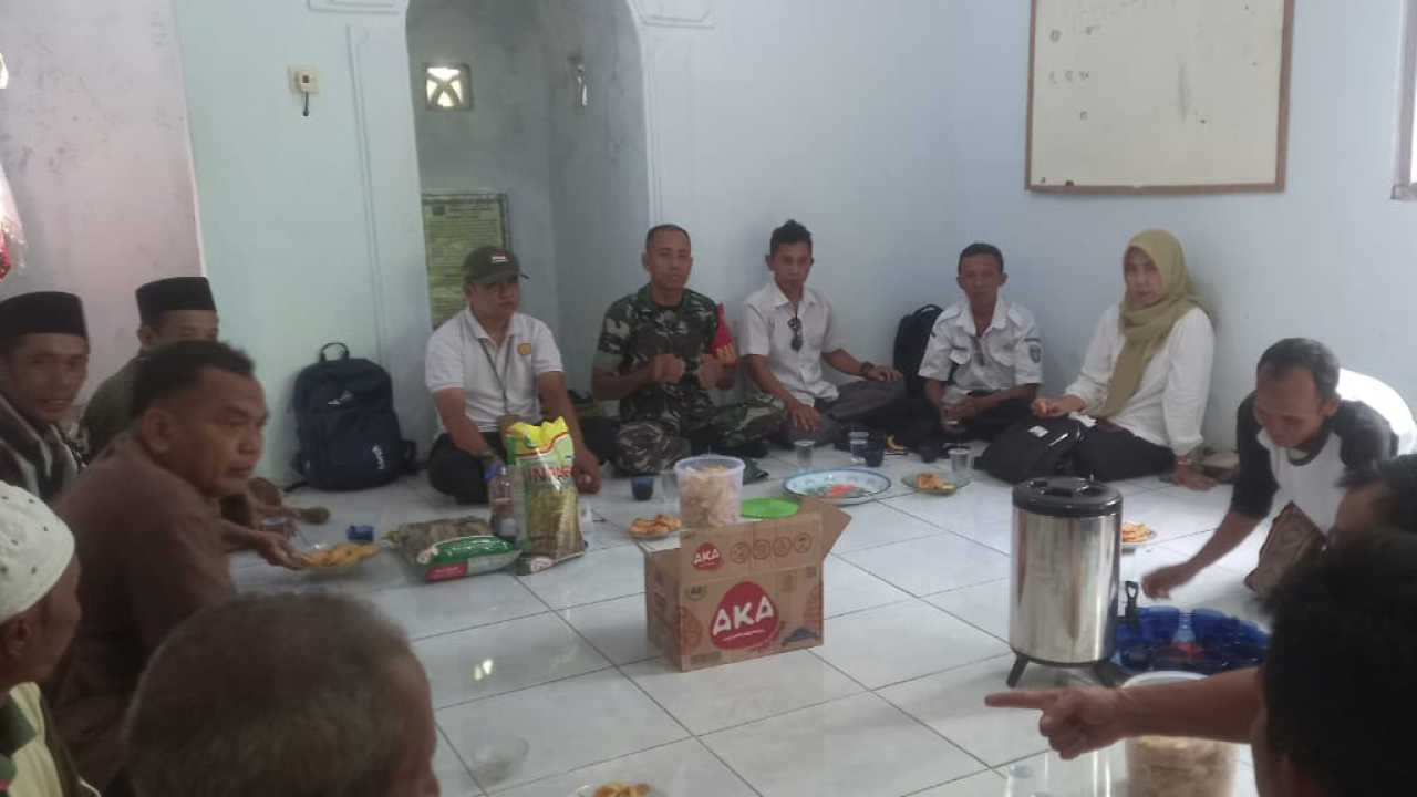 Pertemuan Rutin Poktan dan Penyaluran Bantuan Bibit Padi di Desa Jatibanteng