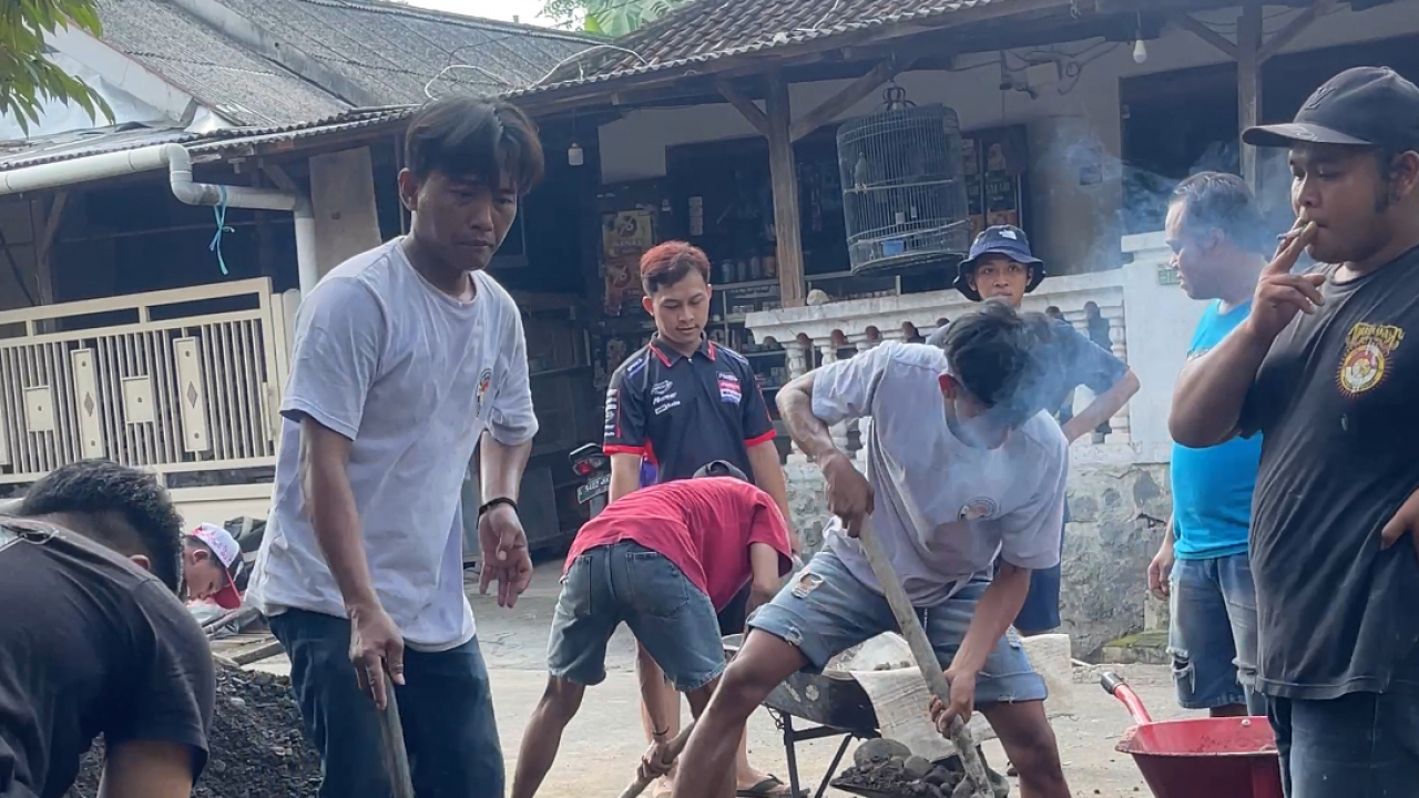 Semangat Gotong Royong Warga Dusun Karangan Warnai Program Bedah Rumah RTLH Tahun 2025