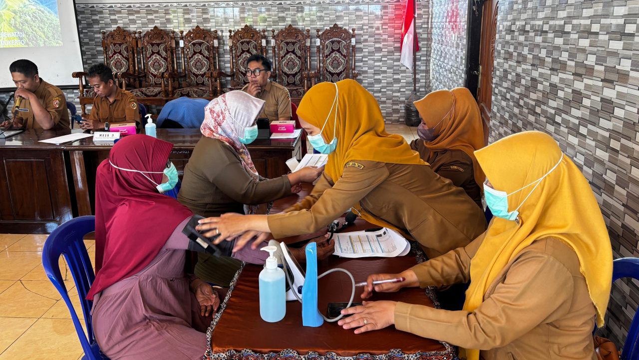 Dukung Deteksi Dini TBC, Dinas Kesehatan Kabupaten Mojokerto Bersama UPT Puskesmas Pacet Gelar Active Case Finding di Desa Kesimantengah