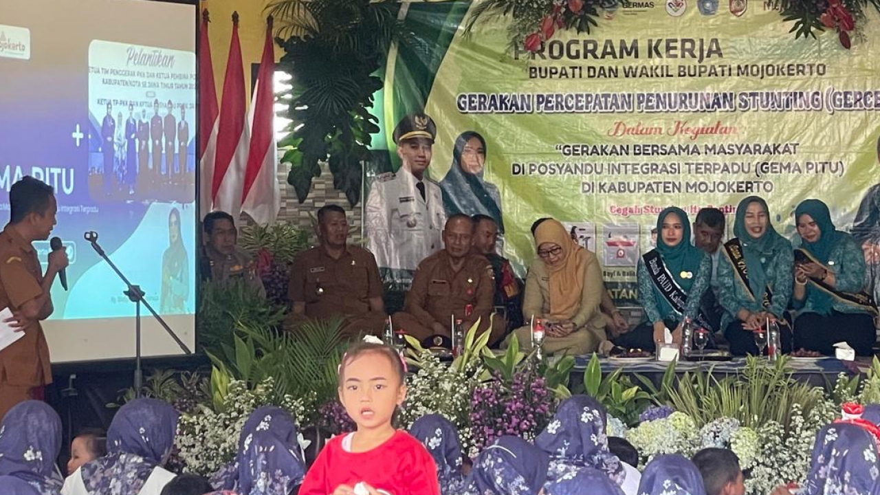 Ketua TP PKK Kabupaten Mojokerto Hadiri Acara GEMAPITU di Desa Kesimantengah: Sinergi Bersama Wujudkan Keluarga Sehat dan Bebas Stunting