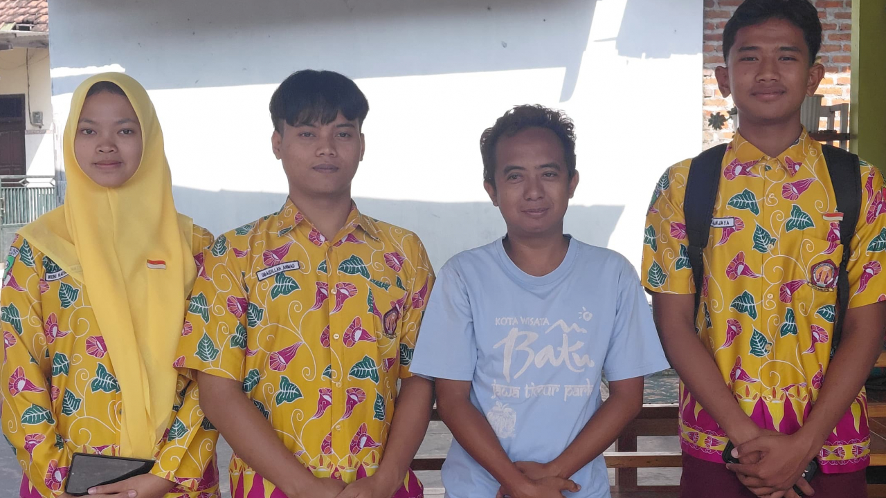 Pelajar SMA Negeri 1 Pacet Gali Legenda Kesimantengah: Relief Candi Ungkap Kisah Samudra Manthana