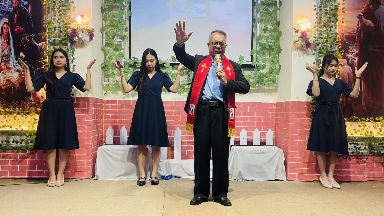 Kepala Desa Kesimantengah Hadiri Perayaan Natal 2025 GPdI Mawar Sharon, Tegaskan Kerukunan dan Doa Bersama Sambut Tahun Baru 2026