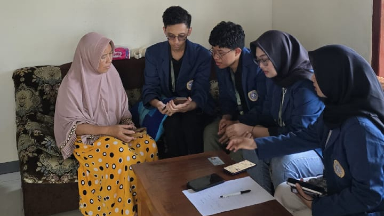 UMKM Melek Teknologi! BBK 6 UNAIR Tawarkan TAMPIL DIGITAL: Lokasi Ada, QRIS Siap!