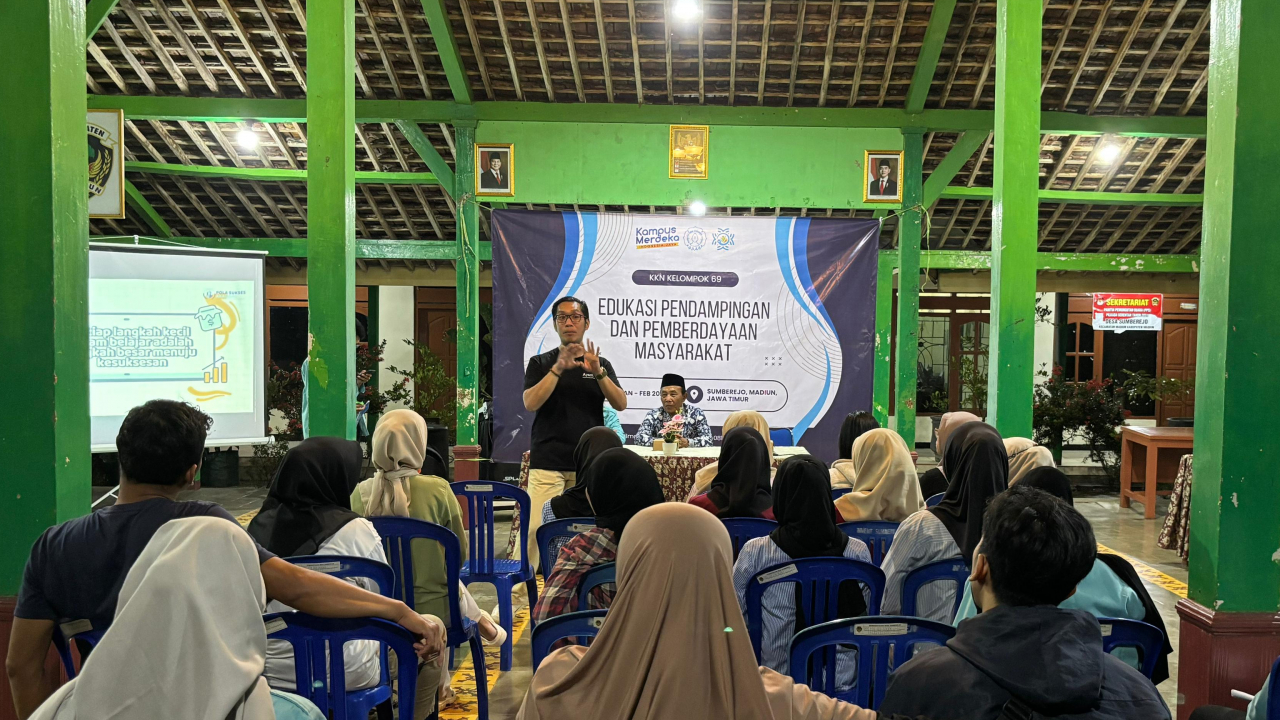 Cuan dari Genggaman: Pelatihan Digital Marketing di Desa Sumberejo