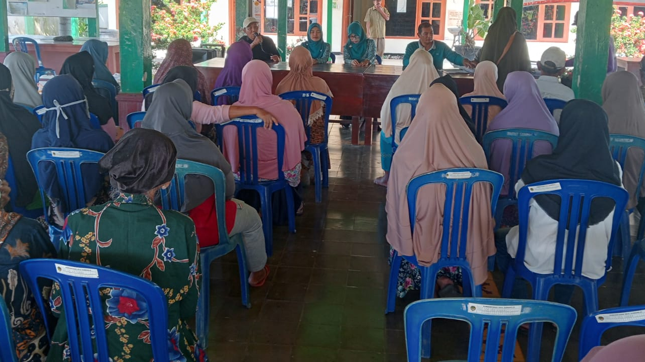 Kegiatan Penyaluran Bantuan Sembako bagi Masyarakat Miskin, Difabel, dan Yatim Piatu di Desa Sumberejo