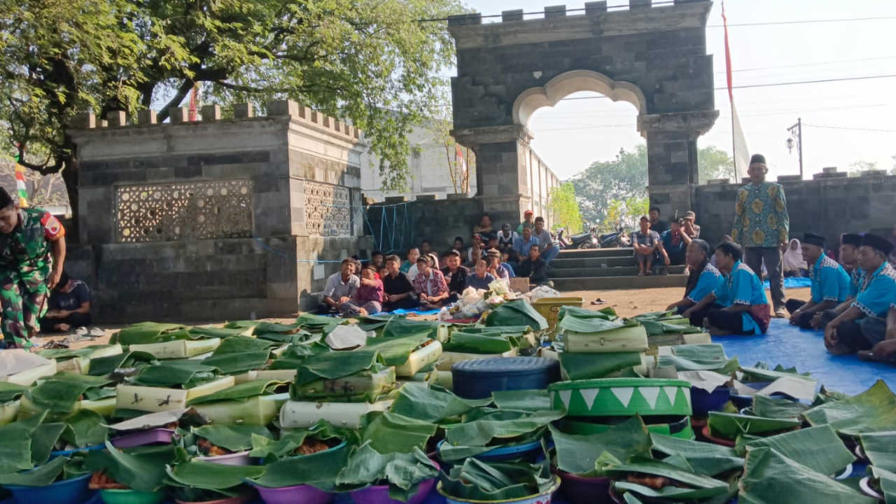 shodaqohan bersih Dusun Gading