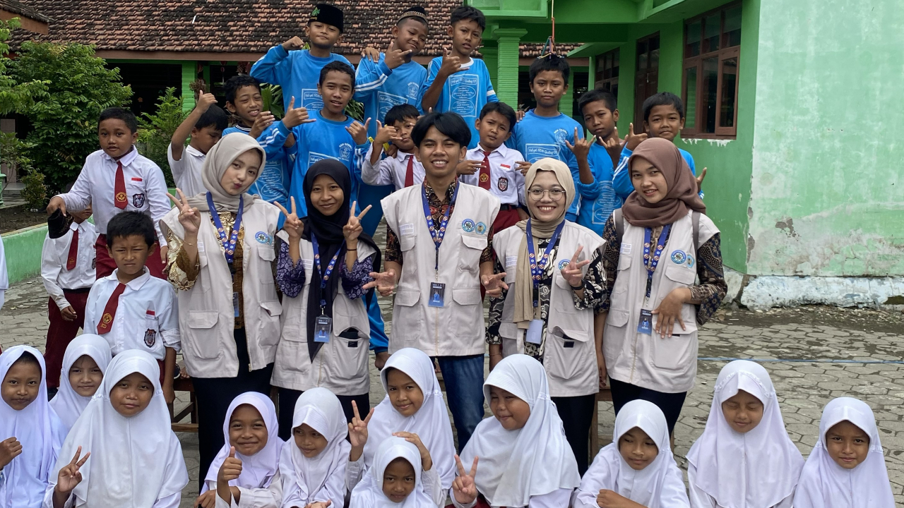 Upaya Peningkatan Kemampuan Literasi Melalui Pembiasaan Bercerita Oleh KKN-T 21