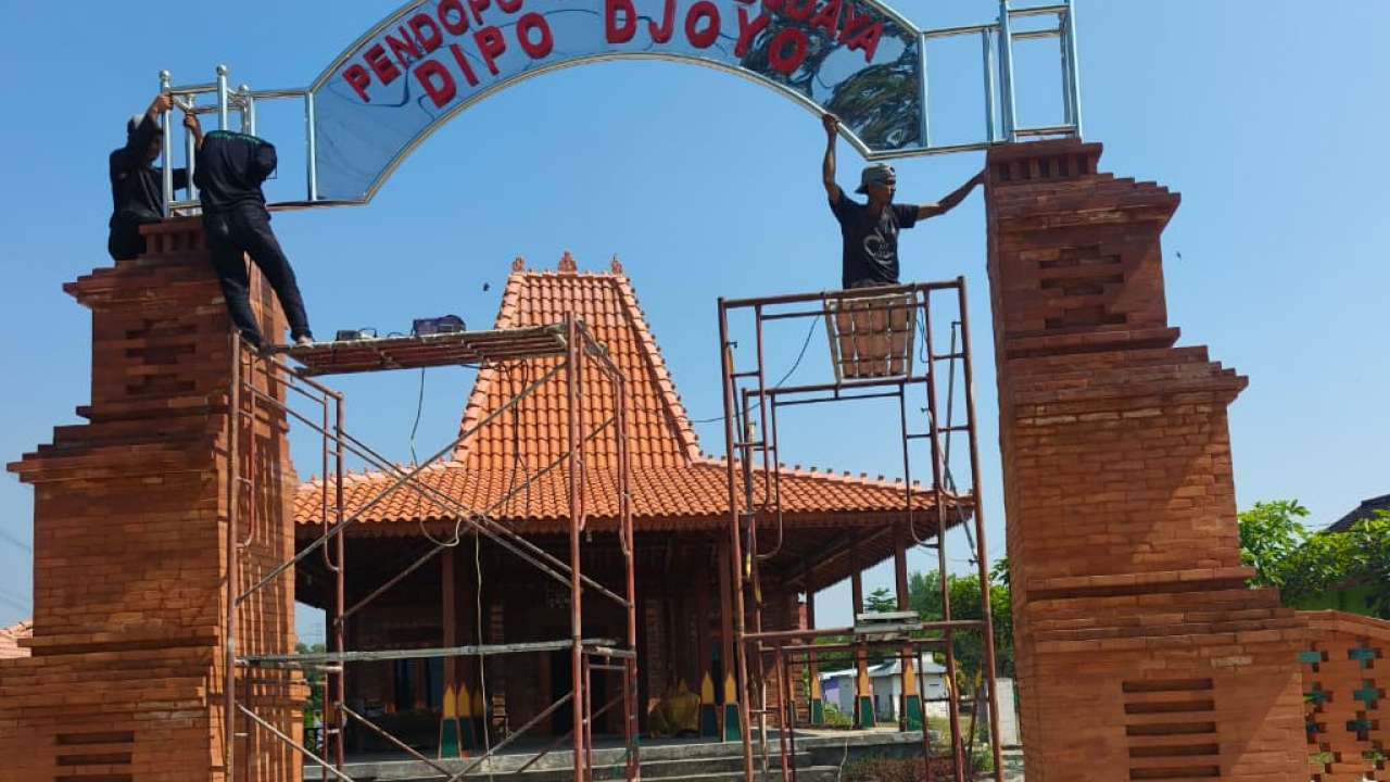 Pembangunan Gapura Kantor Desa
