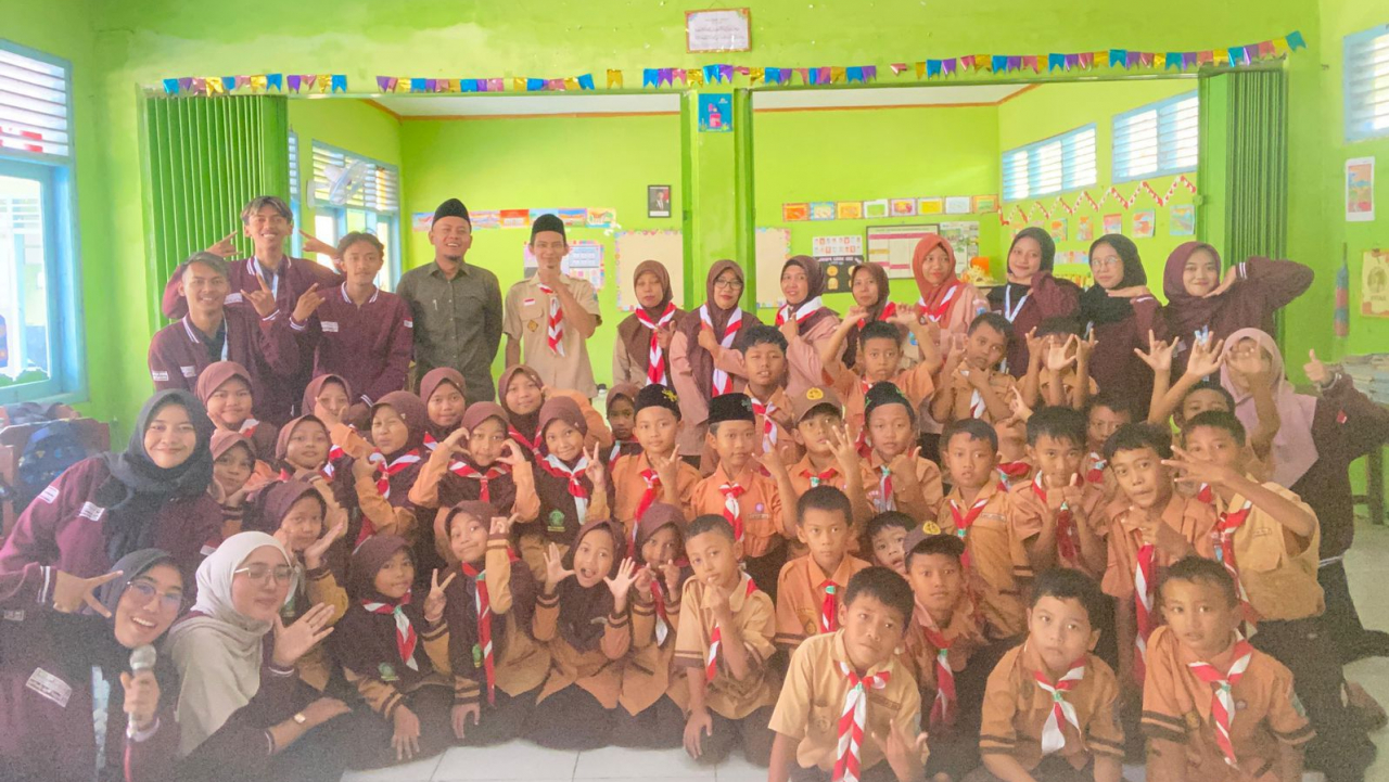 Akhiri Pengabdian, Mahasiswa KKN Sosialisasikan Pengelolaan Sampah kepada Siswa SD di Desa Ngasin