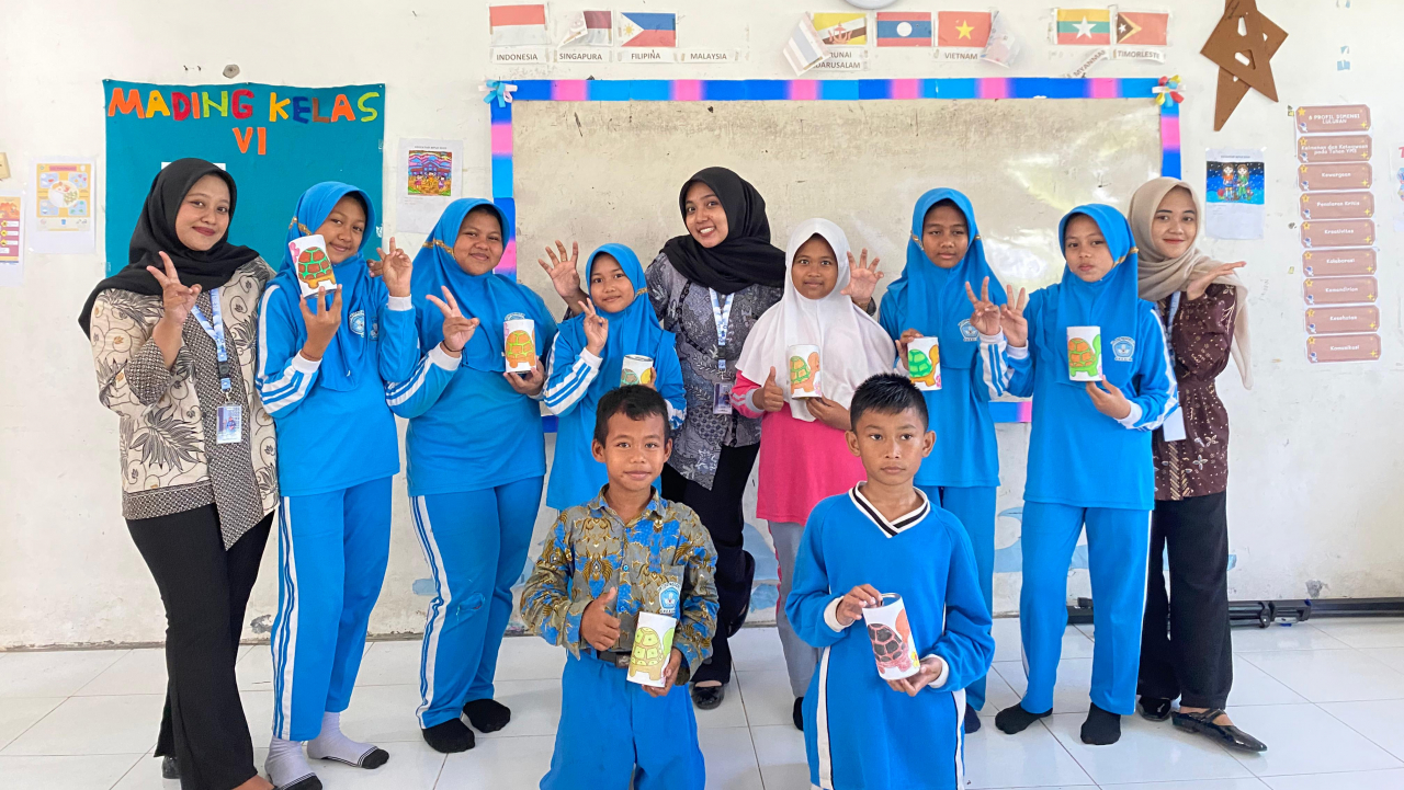 " Tingkatkan Literasi Finansial Sejak Dini , Mahasiswa KKN UMG Lakukan Edukasi ke Siswa UPT SDN  Ngasin 134 Gresik"