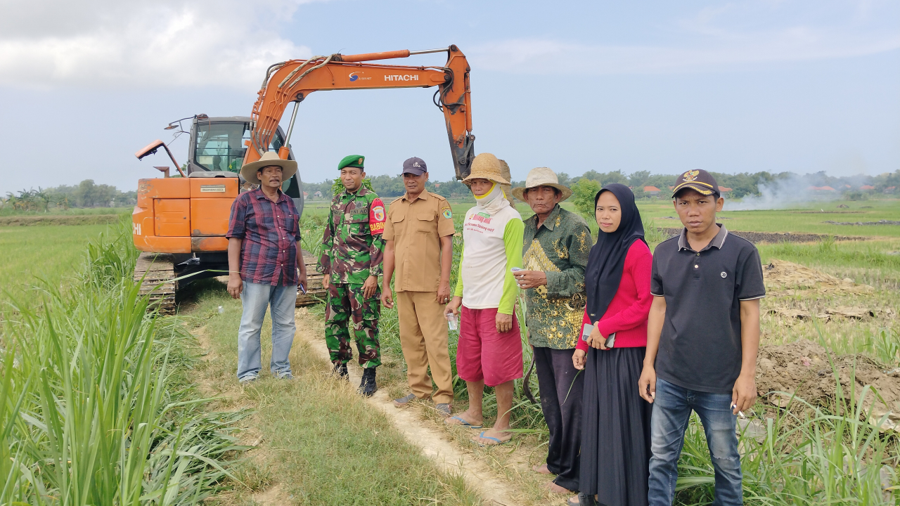 Sambut Musim Tembakau, Pemdes Jarin Turunkan Excavator Bersihkan Saluran 4 Dusun