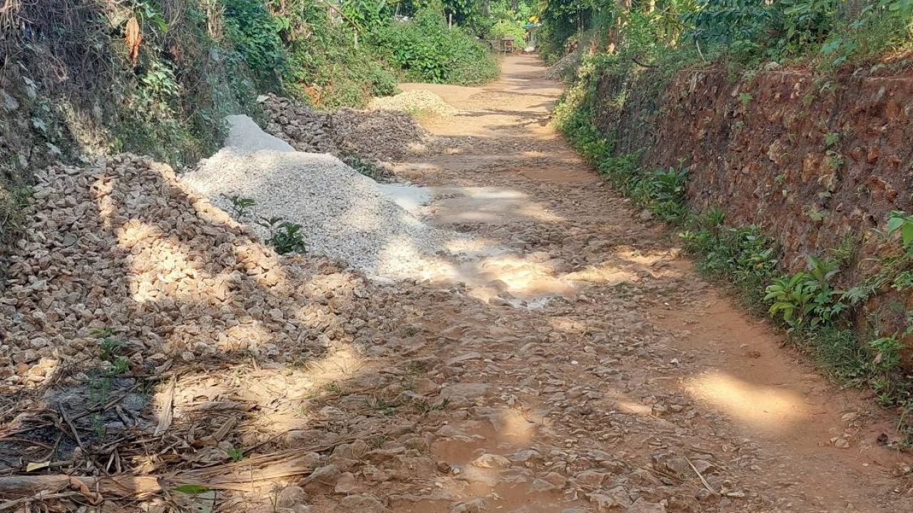 Persiapan Pengaspalan Jalan Di Dusun Deje Lorong - Dusun Karang Lombi Desa Bilis-bilis Kecamatan Arjasa