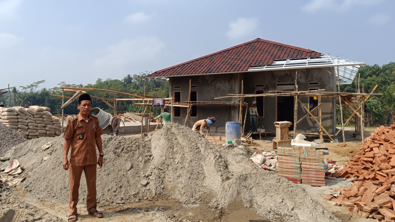 KADES MENINAU PROYEK BENDUNG CIMOYAN
