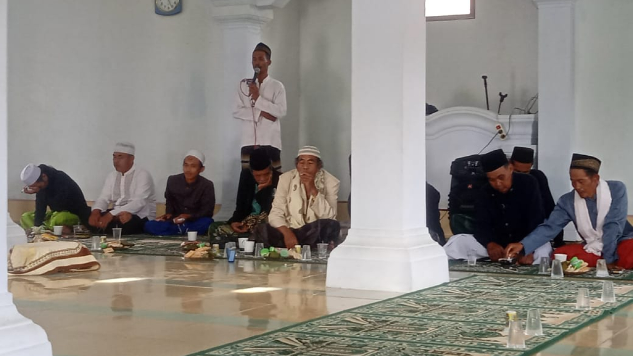Pengajian Rutin Bulanan Pemerintah Desa Bungurcopong Kecamatan Picung